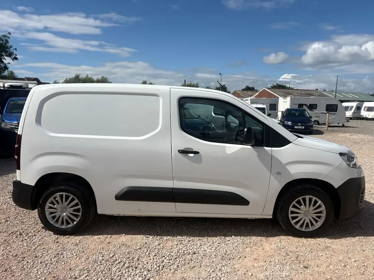 Used Citroën Berlingo 75 HP (55 kW) 2019 White MPV