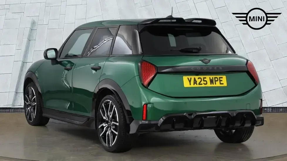 Used Mini Cooper Hatch 113 kW (154 HP) 2025 Green Hatchback