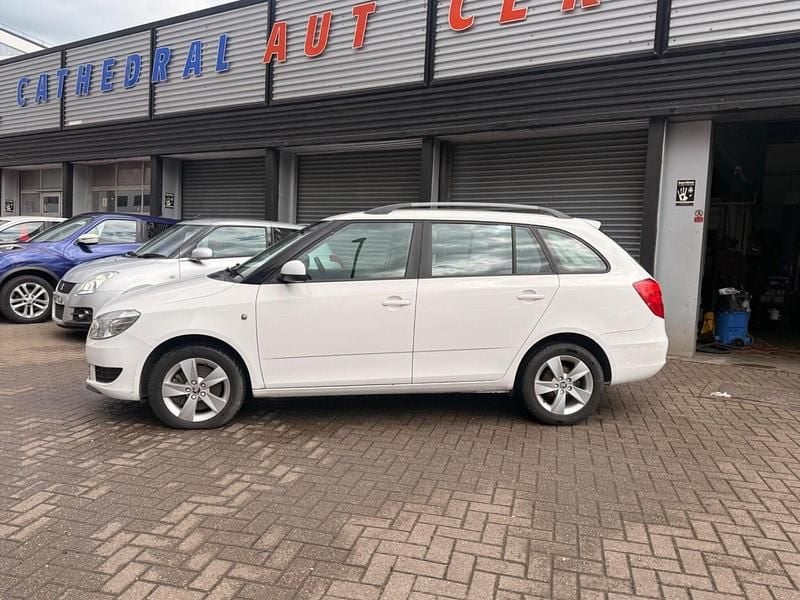 Used Skoda Fabia SE 105 HP (77 kW) 2014 White Estate