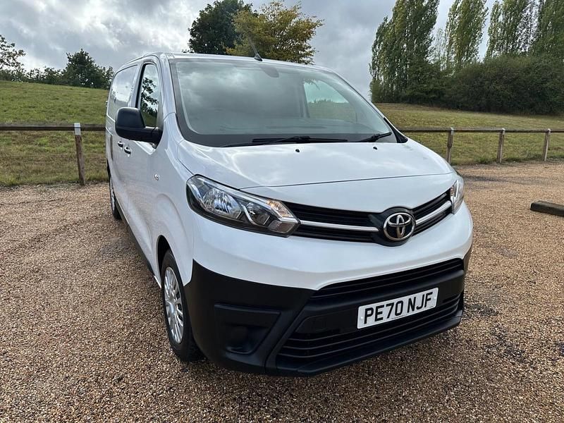 White Used 2020 Toyota Proace Van | £9,975 (Good price) - Image 1/4