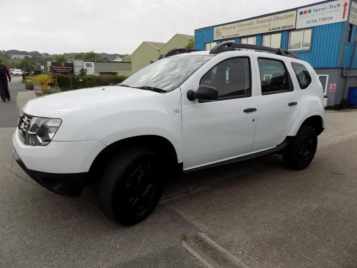 Used Dacia Duster Ambiance 110 HP (80 kW) 2017 White SUV