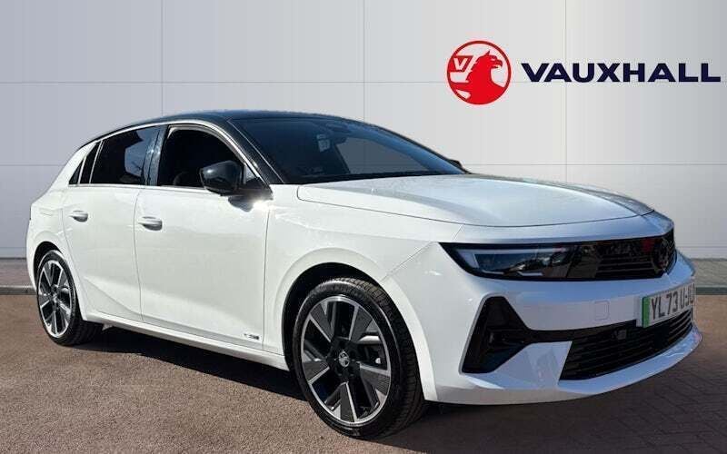 Used 2025 Vauxhall Astra Ultimate Hatchback | £19,400 (Super price) - Image 1/4