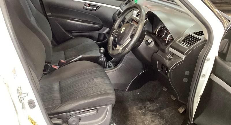 Used Suzuki Swift SZ4 94 HP (69 kW) 2013 White Hatchback