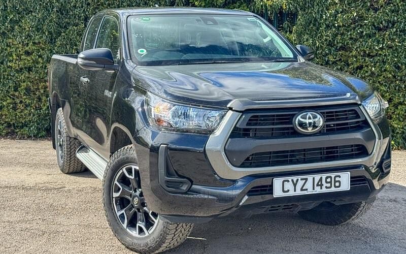 Used Toyota HiLux Active 150 HP (110 kW) 2023 Black Pickup
