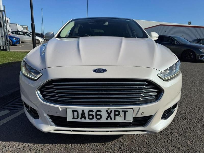 Used Ford Mondeo Titanium 180 HP (132 kW) 2016 White Hatchback