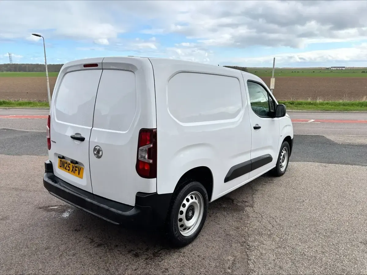 Used Vauxhall Combo 100 HP (73 kW) 2025 White MPV