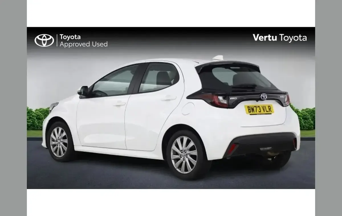 Used Toyota Yaris 116 HP (85 kW) 2024 White Hatchback