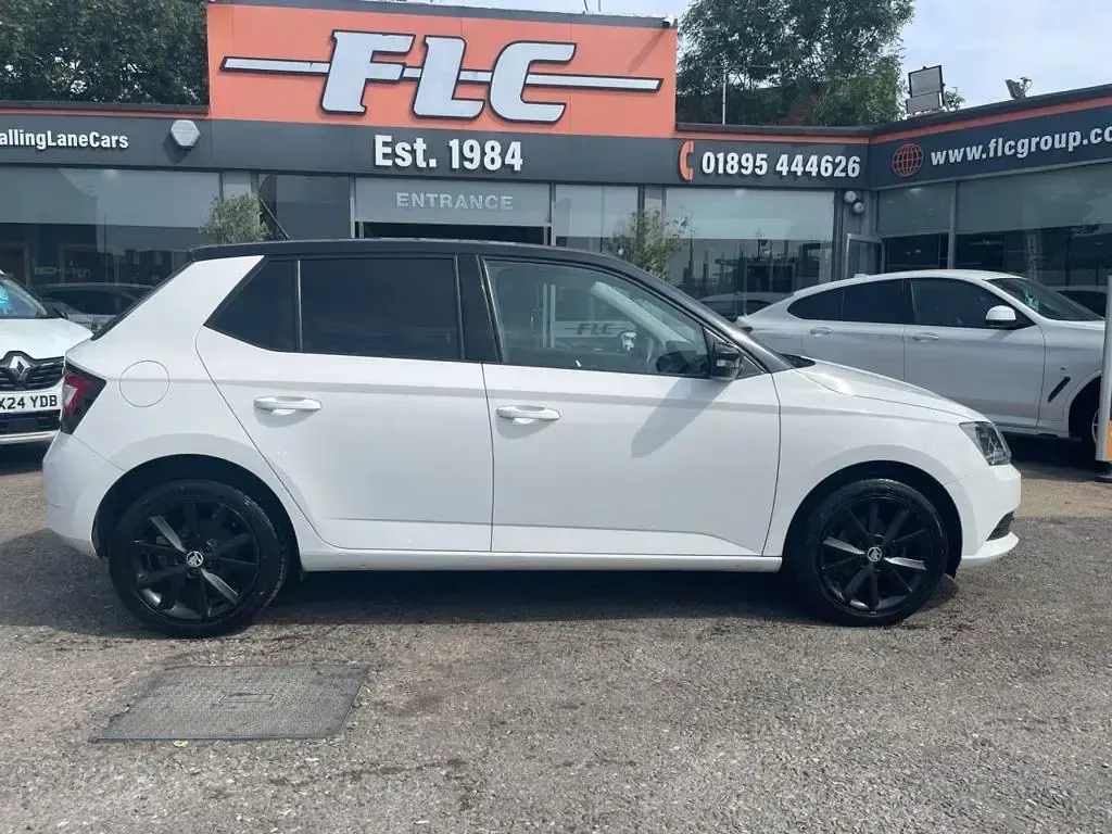 Used Skoda Fabia Colour Edition 75 HP (55 kW) 2016 White Hatchback