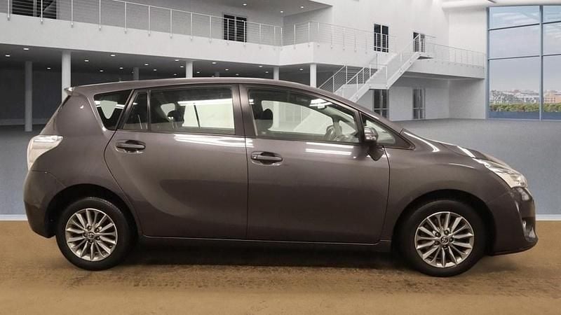 Used Toyota Verso 147 HP (108 kW) 2018 Decuma grey MPV
