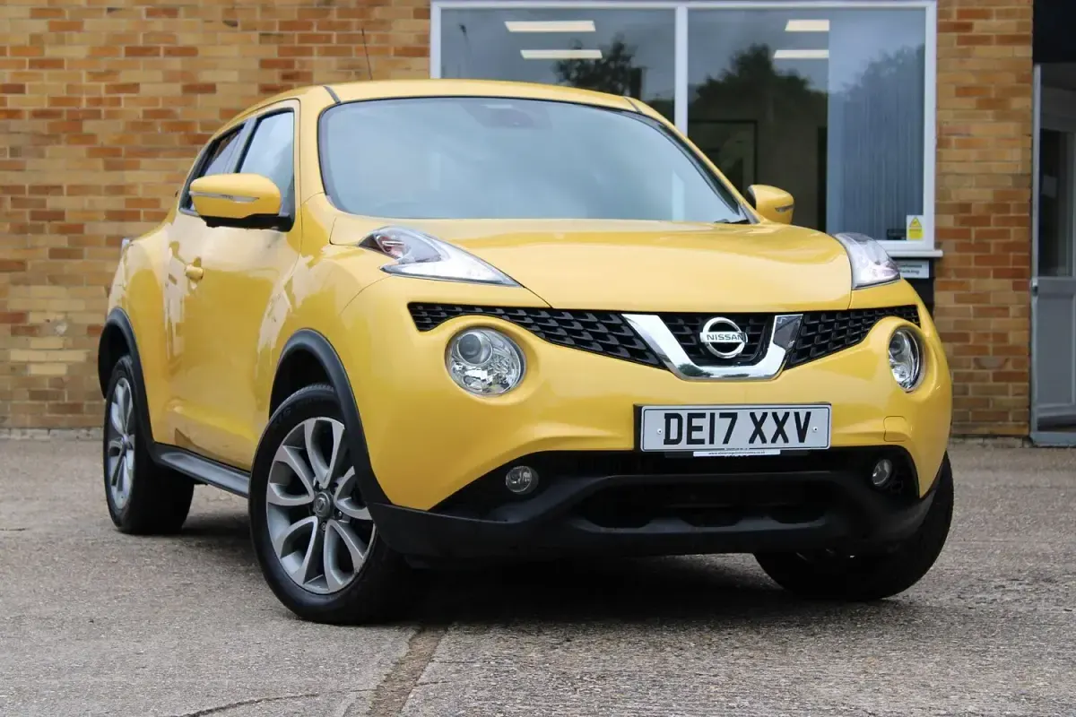 Used Nissan Juke Tekna 110 HP (80 kW) 2017 Yellow SUV