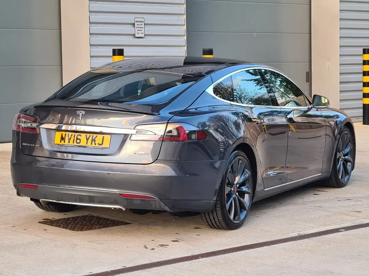 Used Tesla Model S Performance 503 kW (685 HP) 2016 Silver Hatchback