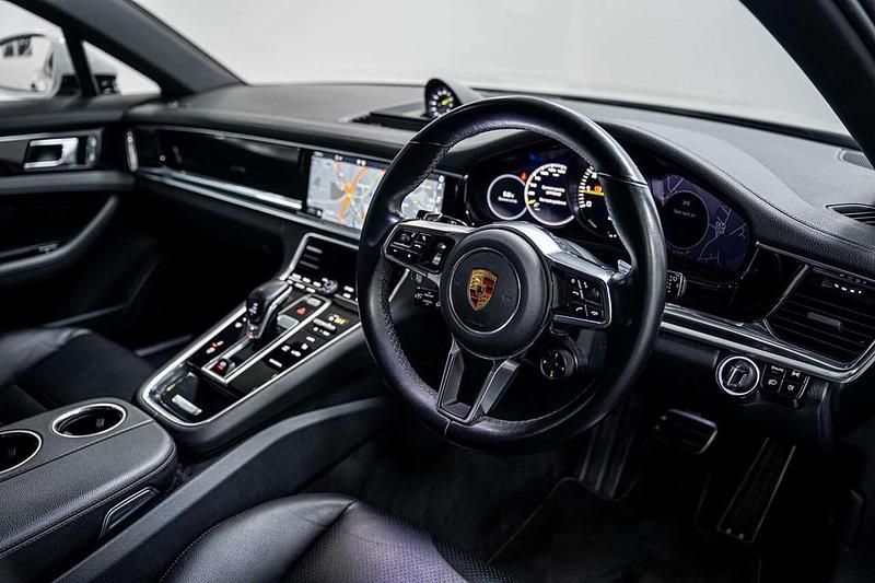 Used Porsche Panamera Sport Turismo 462 HP (339 kW) 2019 White Estate