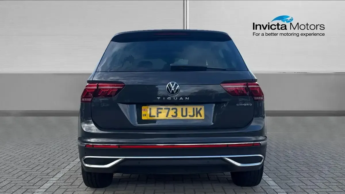 Usado VW Tiguan Elegance 245 HP (180 kW) 2023 Cinzento SUV