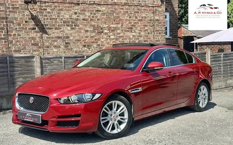 Used Jaguar XE Prestige 200 HP (147 kW) 2015 Sedan