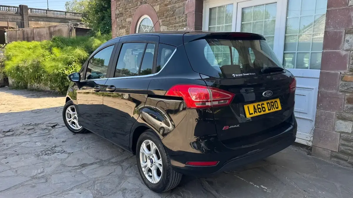 Used Ford B-MAX Zetec 105 HP (77 kW) 2017 Black MPV