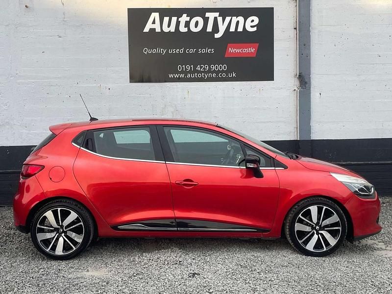 Used Renault Clio IV Dynamique 2014 Red Hatchback