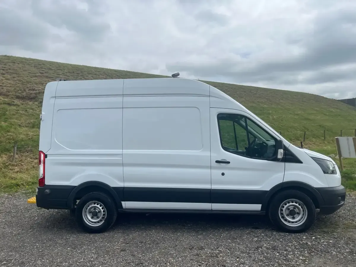 Used Ford Transit 130 HP (95 kW) 2018 White Van