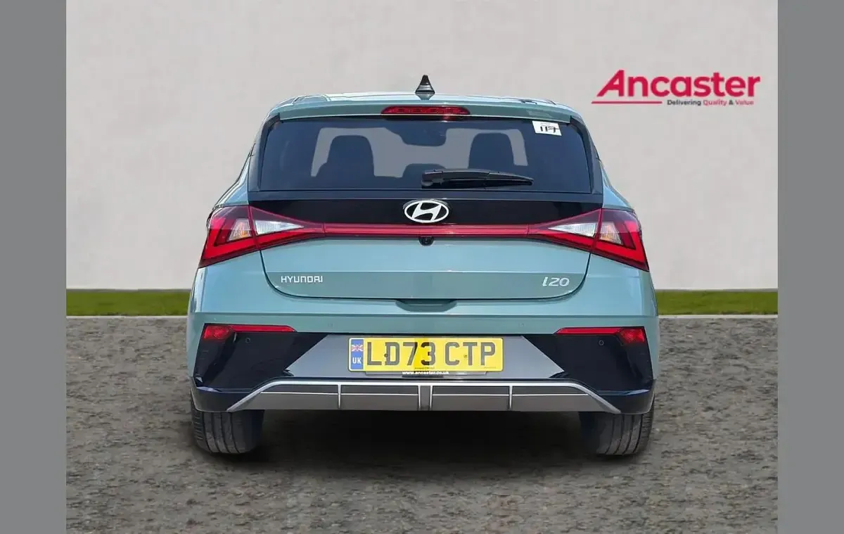 Used Hyundai i20 Ultimate 99 HP (72 kW) 2024 Green Hatchback