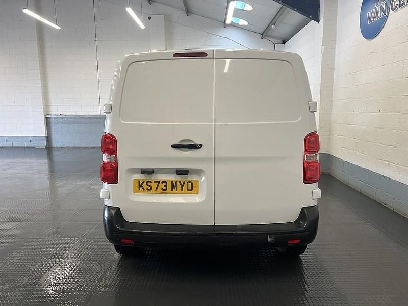 Używany Citroën Dispatch 2023 Biały Minivan