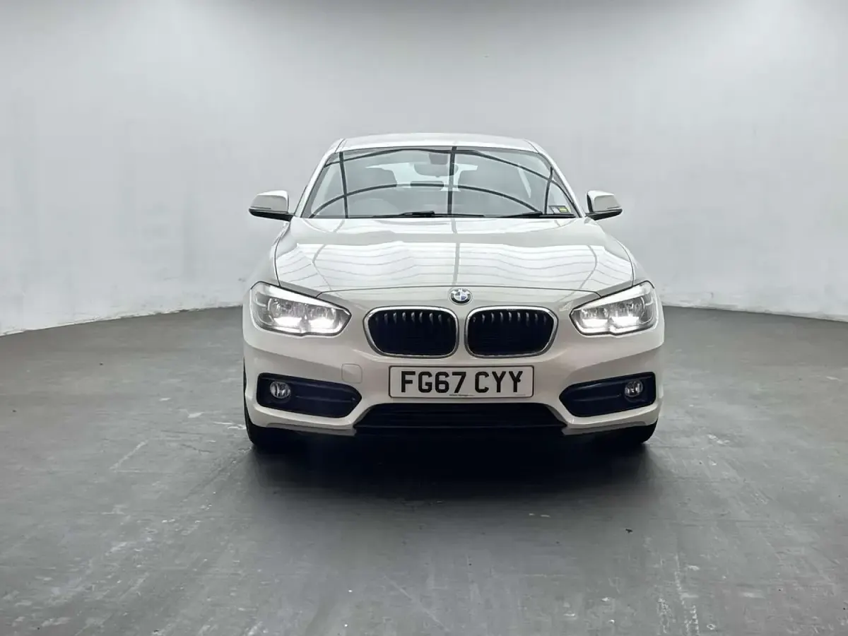 Used BMW 118 Sport Line 136 HP (100 kW) 2017 White Hatchback