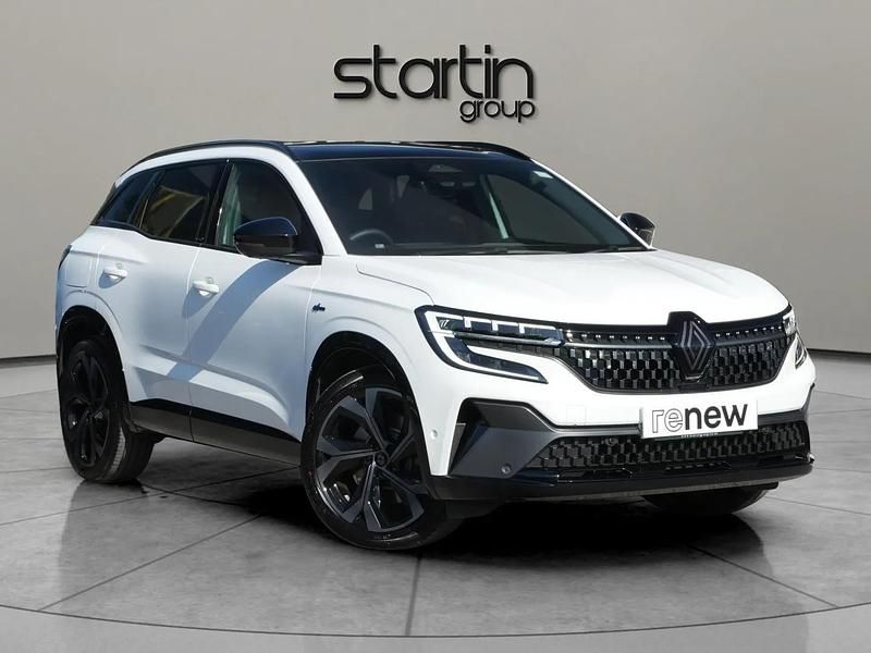 White Used 2023 Renault Austral Iconic Esprit Alpine SUV | £26,804 (Fair price) - Image 1/1