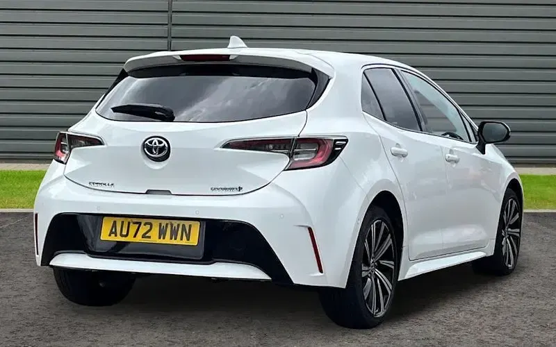 Used Toyota Corolla Design 122 HP (89 kW) 2022 White Hatchback
