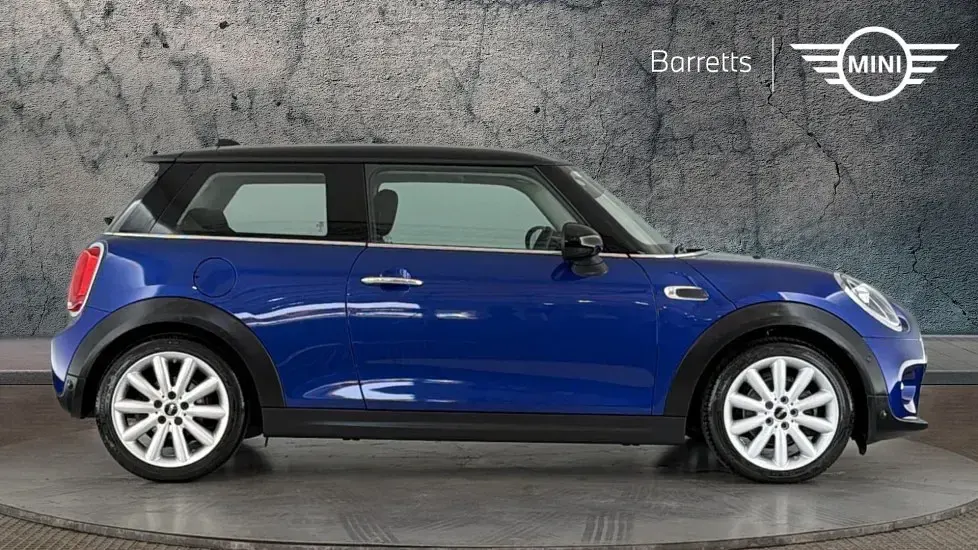 Used Mini Cooper Classic 134 HP (98 kW) 2019 Blue Hatchback