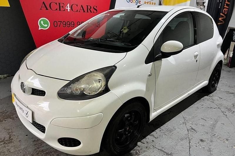 White Used 2011 Toyota Aygo Hatchback | £1,990 (Fair price) - Image 1/1