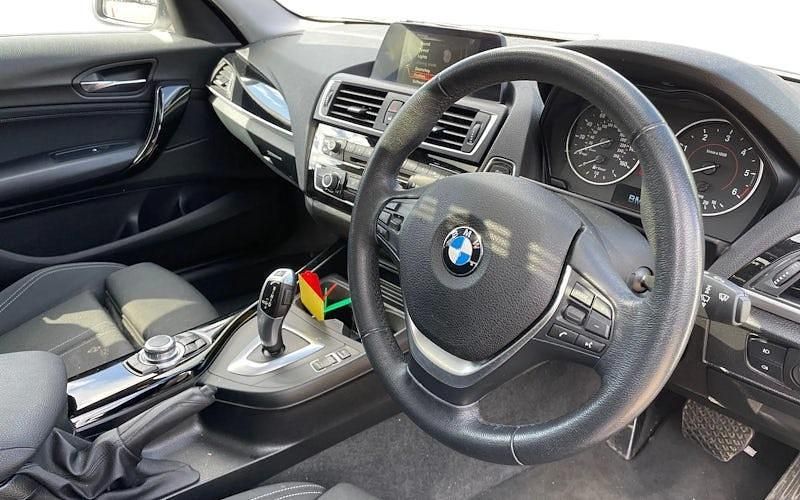 Usado BMW 118 Sport Line 150 HP (110 kW) 2017 Branco Citadino