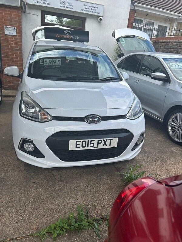 White Used 2015 Hyundai i10 Premium Hatchback | £5,495 (Fair price) - Image 1/4