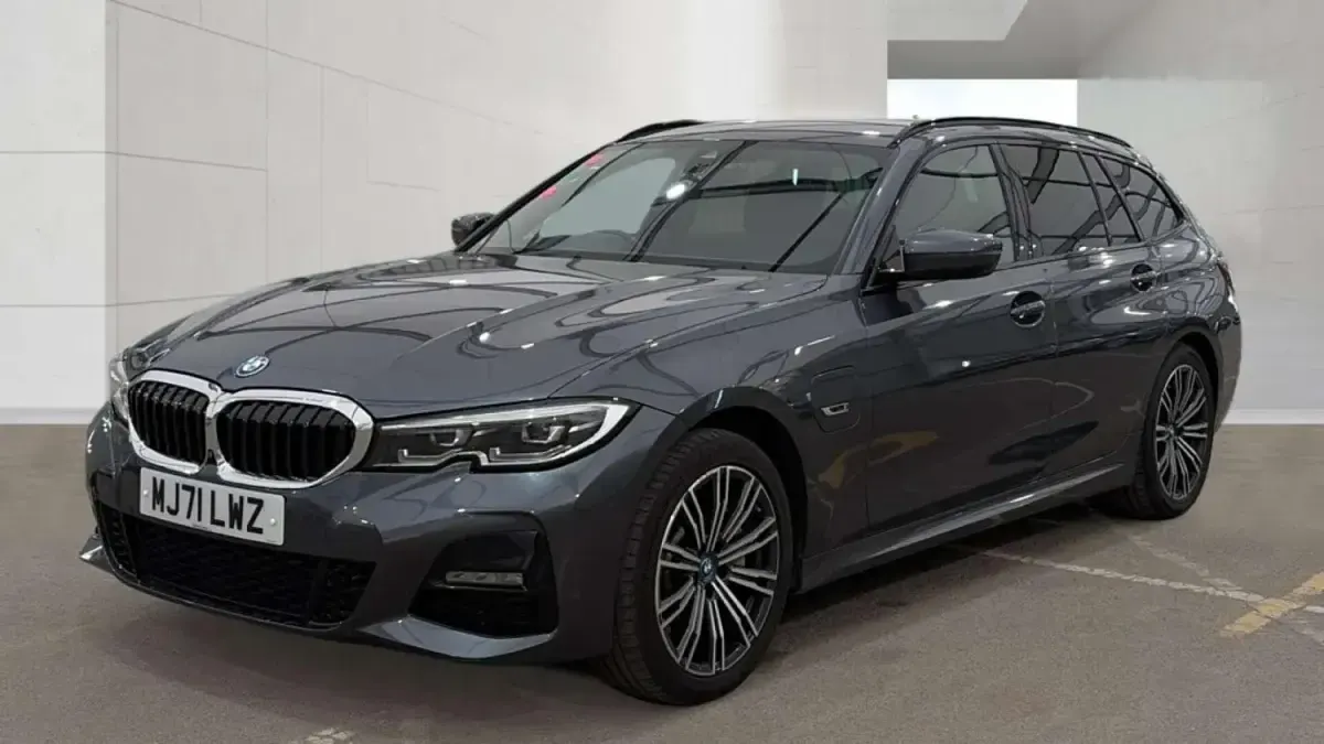 Begagnad BMW 330e M Sport 2021 Grå Kombi