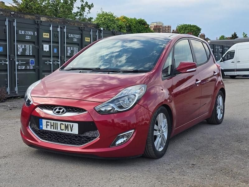 Used Hyundai ix20 Style 123 HP (90 kW) 2011 Red Hatchback