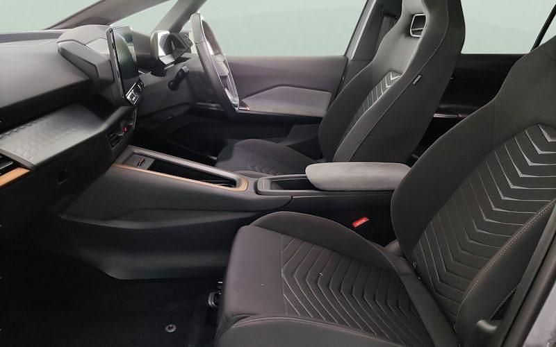 Begagnad Cupra Born e-Boost 169 kW (230 HK) 2023 Grå Halvkombi