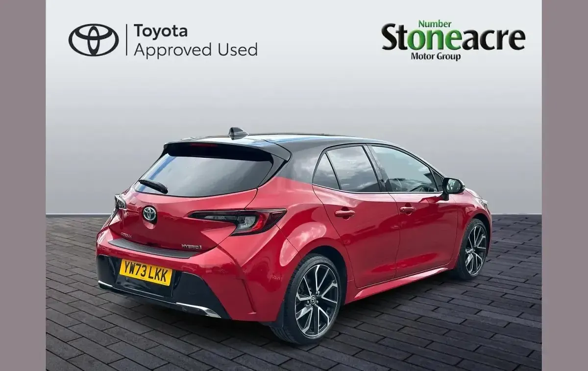 Used Toyota Corolla 140 HP (102 kW) 2023 Red/black Hatchback
