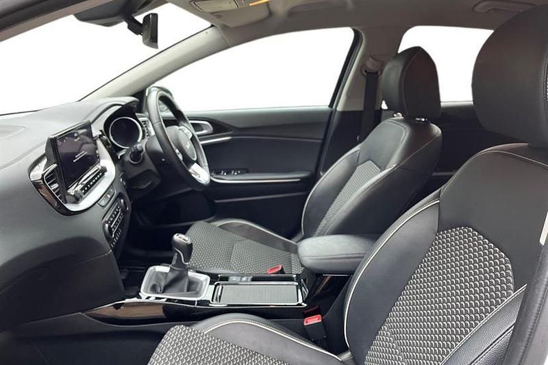 Used Kia XCeed 158 HP (116 kW) 2022 White SUV