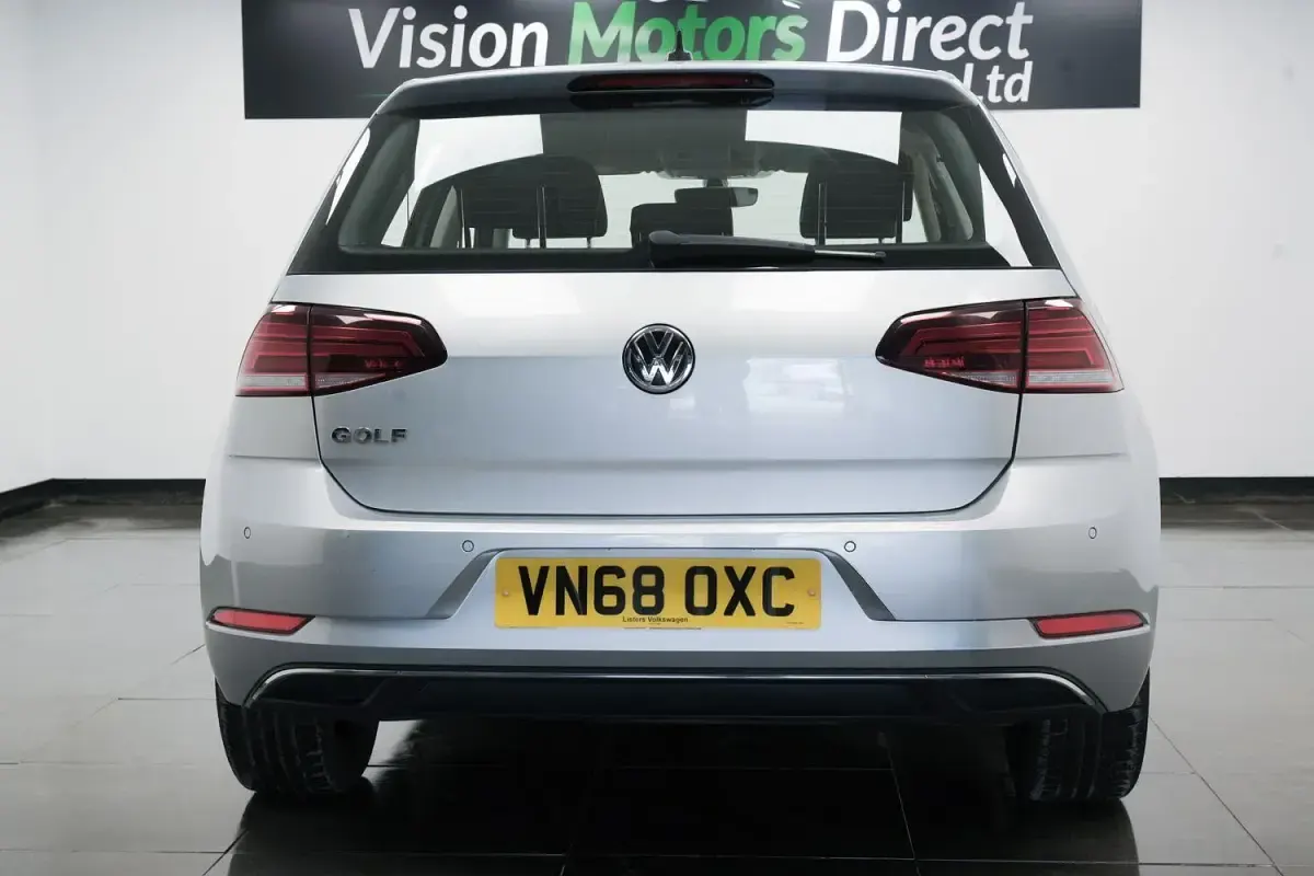 Used VW Golf VII SE 115 HP (84 kW) 2018 Silver Hatchback