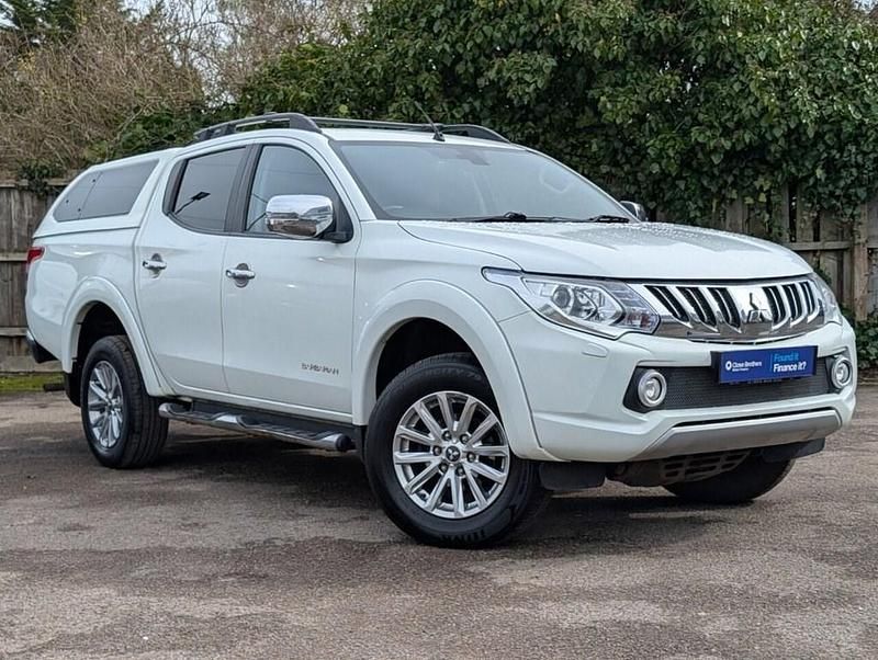 Used Mitsubishi L200 178 HP (130 kW) 2015 White Pickup