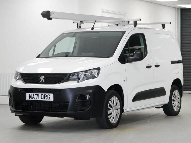 Used Peugeot Partner Premium 100 HP (73 kW) 2021 White MPV