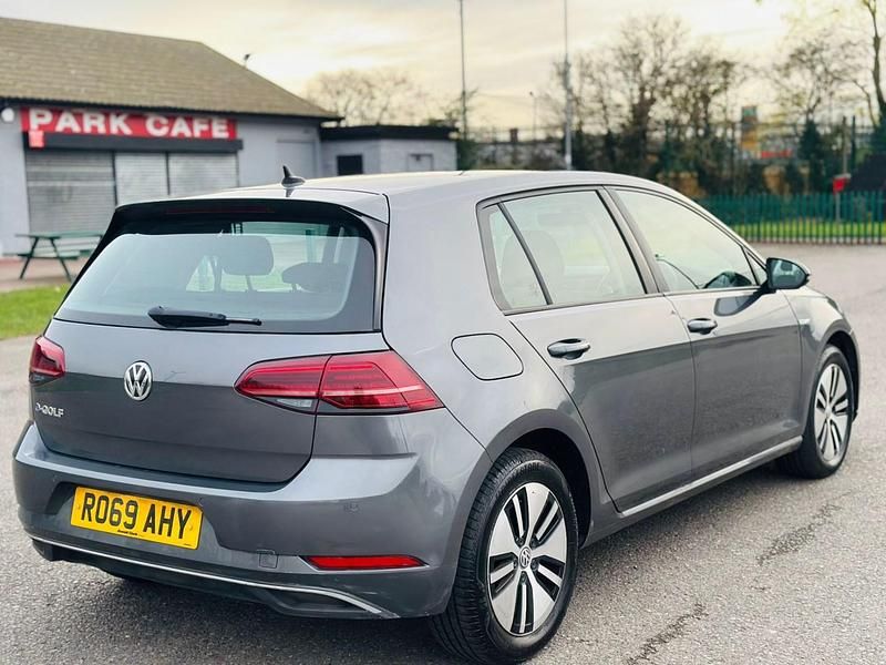 Usado VW e-Golf 99 kW (135 HP) 2019 Cinzento Citadino