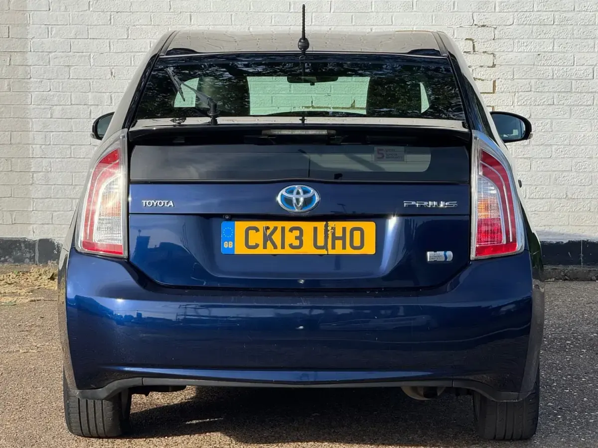 Used Toyota Prius T4 2013 Blue Hatchback