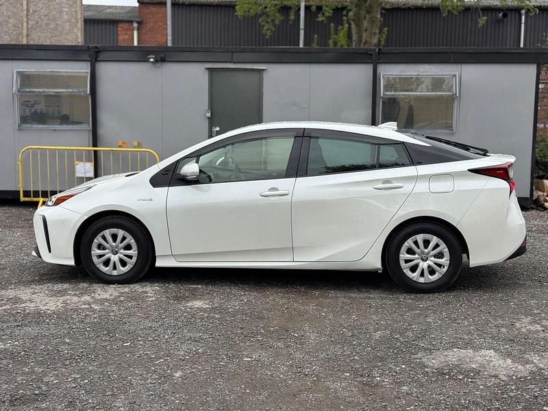 Usado Toyota Prius Active 122 HP (89 kW) 2025 Branco Citadino