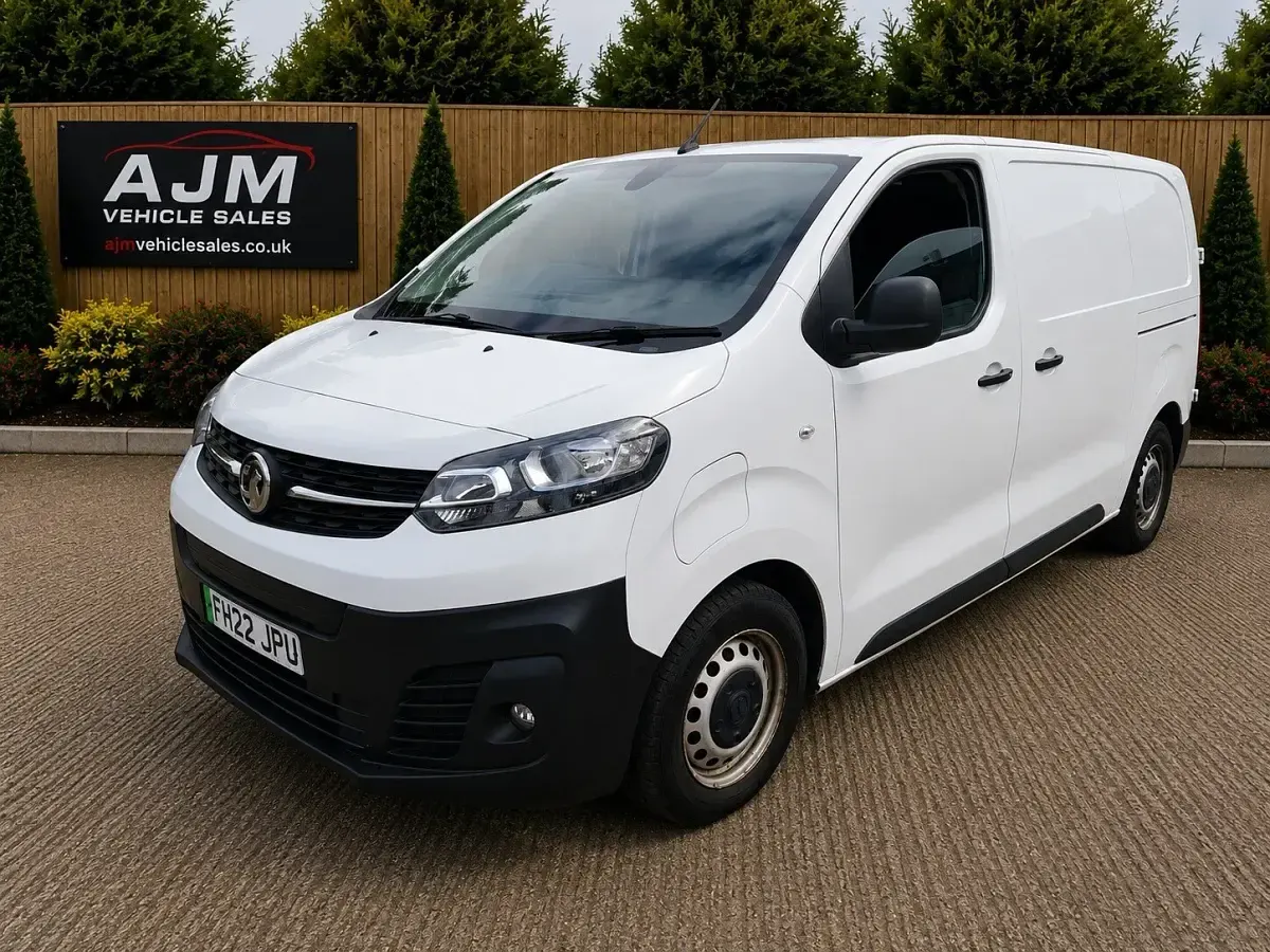 Used Vauxhall Vivaro 100 kW (136 HP) 2022 White MPV