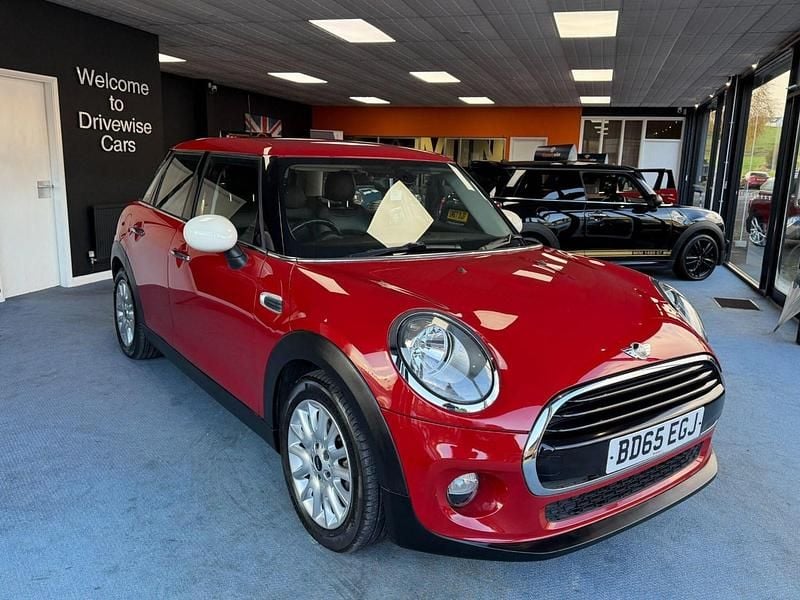 Used Mini Cooper Hatch 136 HP (100 kW) 2015 Red Hatchback