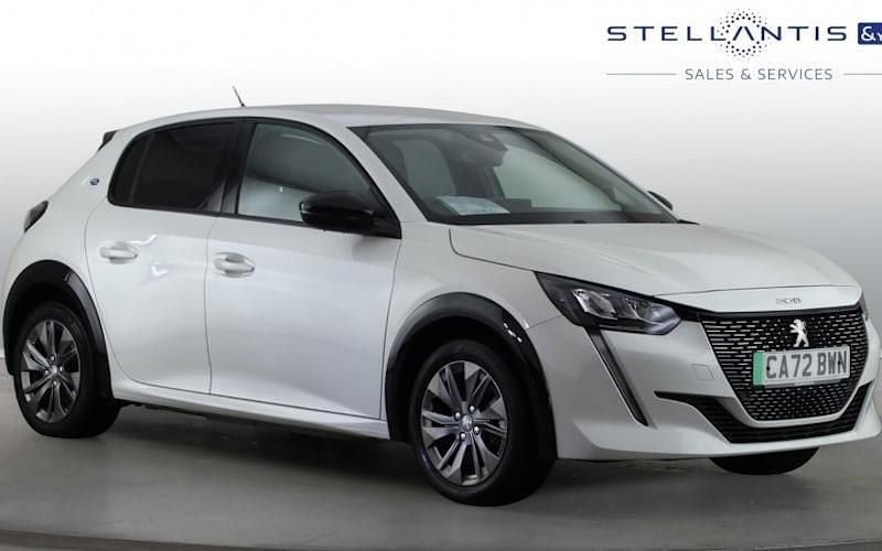 Used Peugeot e-208 Allure+ 100 kW (136 HP) 2022 White Hatchback