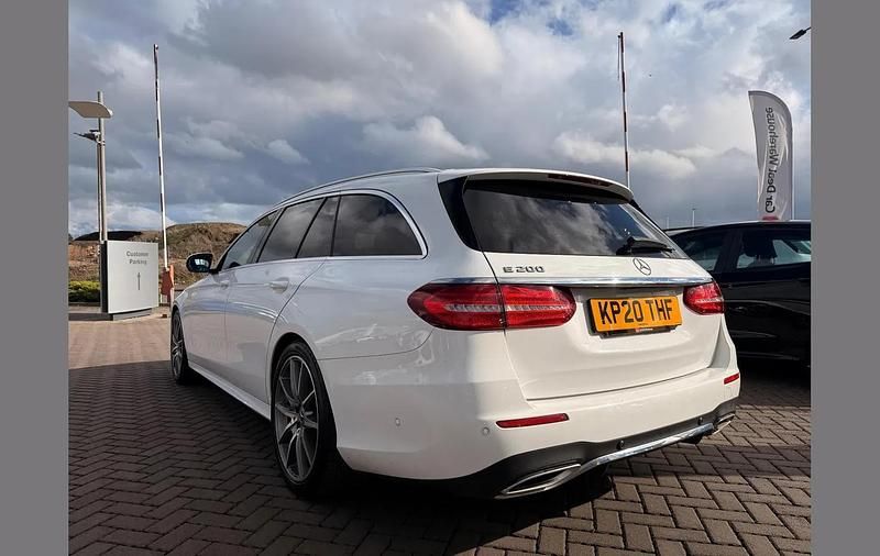 Used Mercedes E200 AMG line 180 HP (132 kW) 2020 White Estate