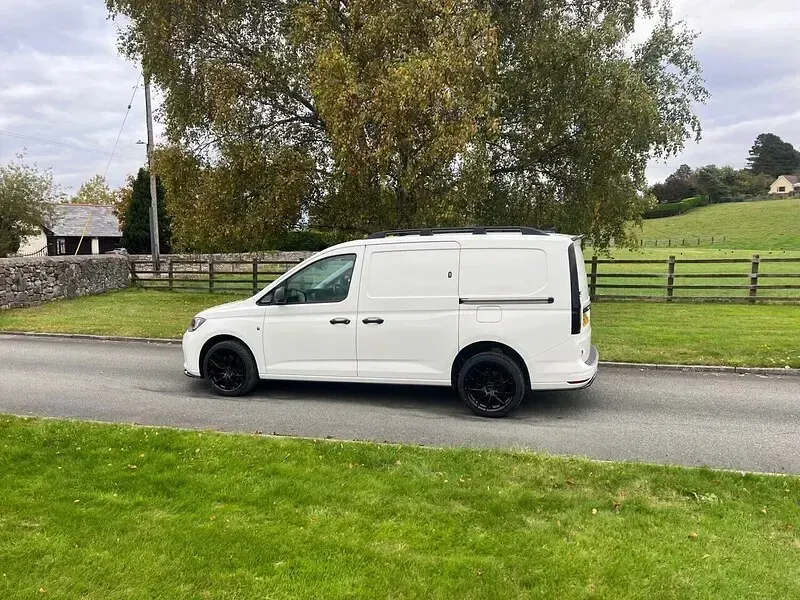 Used VW Caddy 102 HP (75 kW) 2021 White MPV