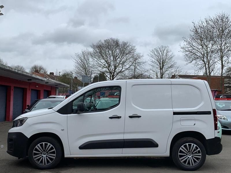 Used Peugeot Partner 2019 White MPV