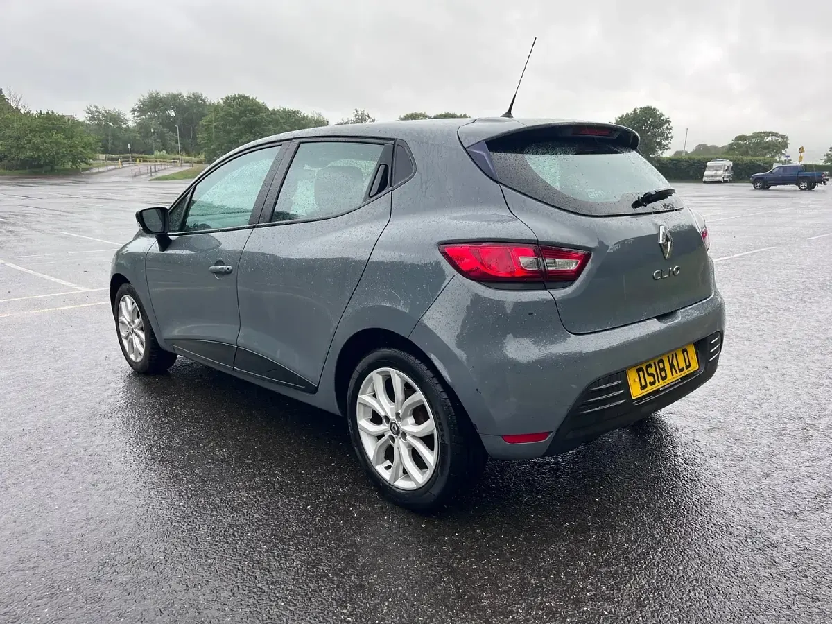 Used Renault Clio IV Play 75 HP (55 kW) 2018 Grey Hatchback
