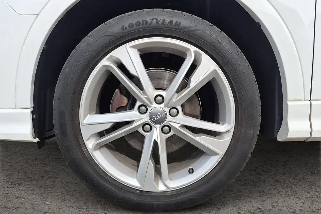 Used Audi Q3 S-Line 150 HP (110 kW) 2019 White SUV