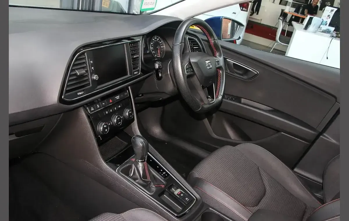 Used Seat Leon FR 147 HP (108 kW) 2019 Blue Estate